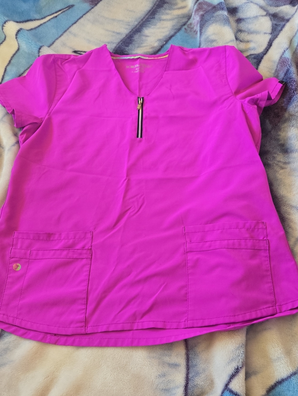 Womans Short Sleeve Zip-Front Scrub Top in Bright Fuchsia